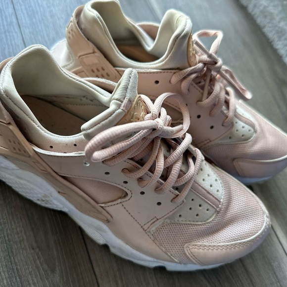 Nike huarache Pink and White Athletic Sneakers size 8.5 - Picture 3 of 11